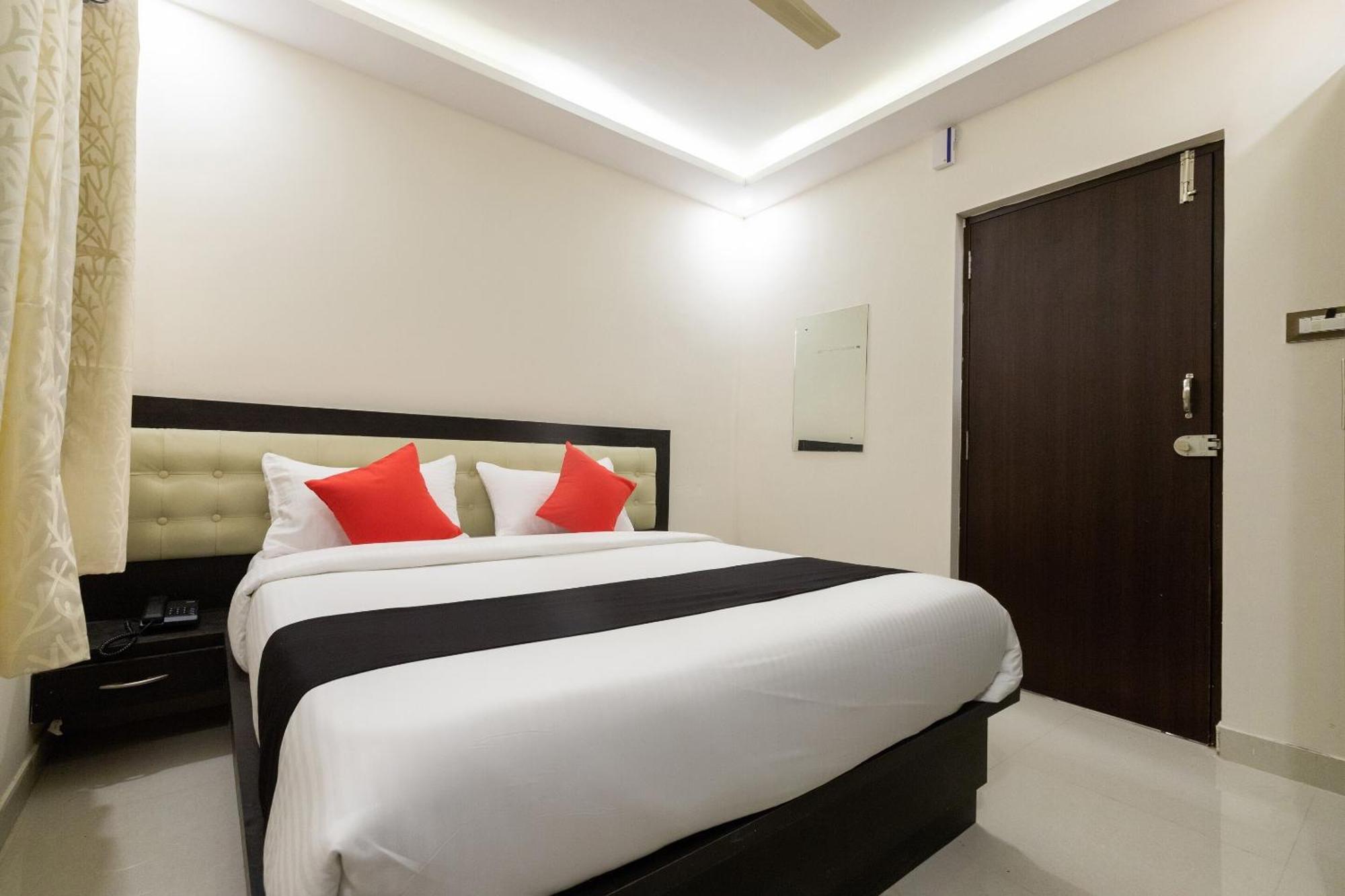 העיר בנגלור Super Capital O Choice Regal Suites Near Ragigudda Sri Prasanna Anjanayeswamy Temple מראה חיצוני תמונה